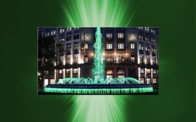 El Ayuntamiento de Barcelona se ilumina de verde