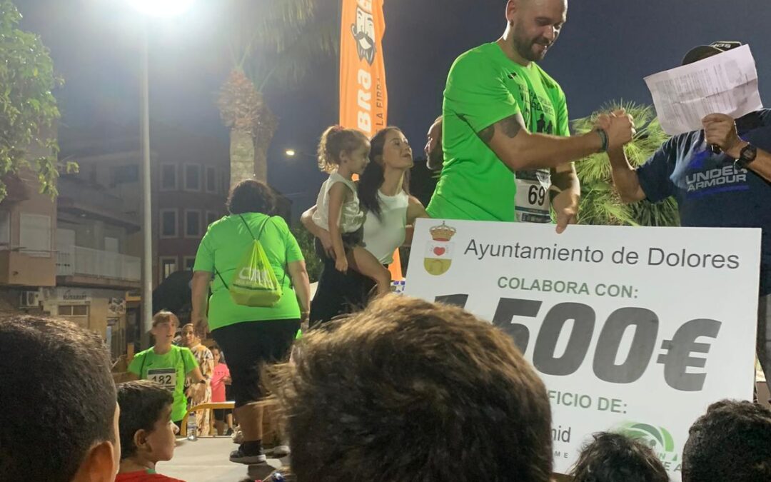 La XIII Carrera Popular Villa de Dolores colabora con la Asociación Síndrome de Phelan-McDermid a través de una donación