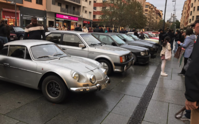Exposición solidaria de coches antiguos en Pamplona