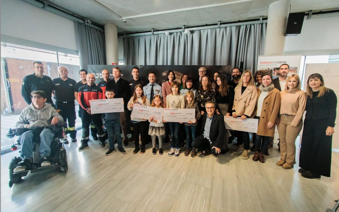 Presentación del calendario solidario de Bombers amb causa