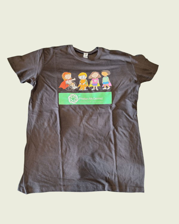 Camiseta negra héroes 2025 infantil