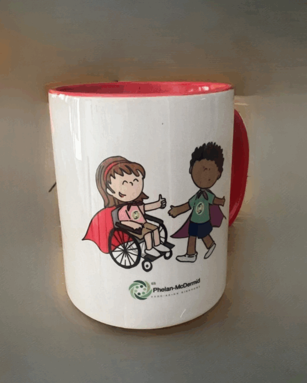 Taza roja héroes 2025 - Imagen 2