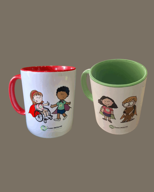 Taza roja héroes 2025 - Imagen 3