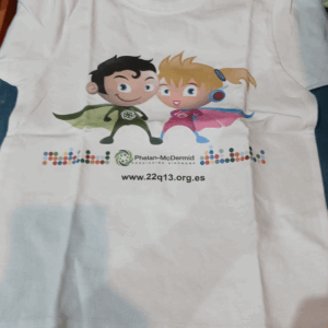 Camiseta infantil blanca antigua héroes